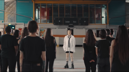 Hoshi casse les codes avec "Je partirai"