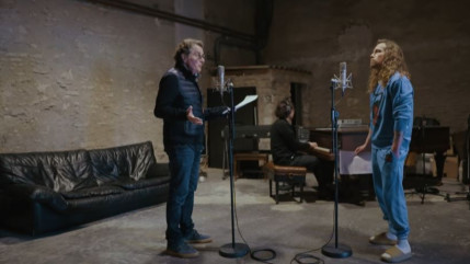 Julien Doré en tête à tête avec Francis Cabrel dans le sublime clip de "Un homme heureux"