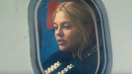 Louane nous invite à regarder "Les étoiles"