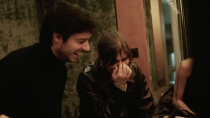 Marine et Félix Radu séduisent les fans avec leur duo “On m’avait dit” Marine et Félix Radu séduisent les fans avec leur duo “On m’avait dit”