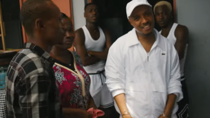 Soprano dévoile le tube de l'été "Facile à danser"